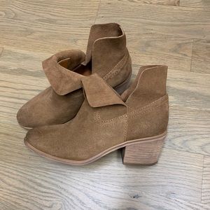Bp. Nordstrom Brice notched ankle boot tan suede leather stacked wood heel